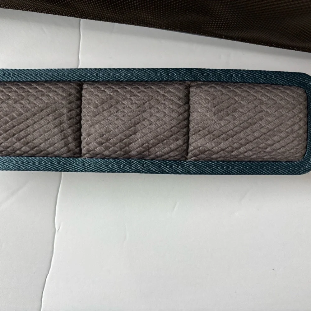 Moshi Urbana laptop 15" case excellent used condition. No pen-marks/blemishes. - Picture 5 of 7